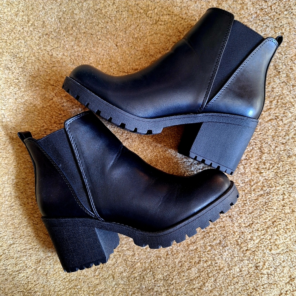 SODA Black Boots